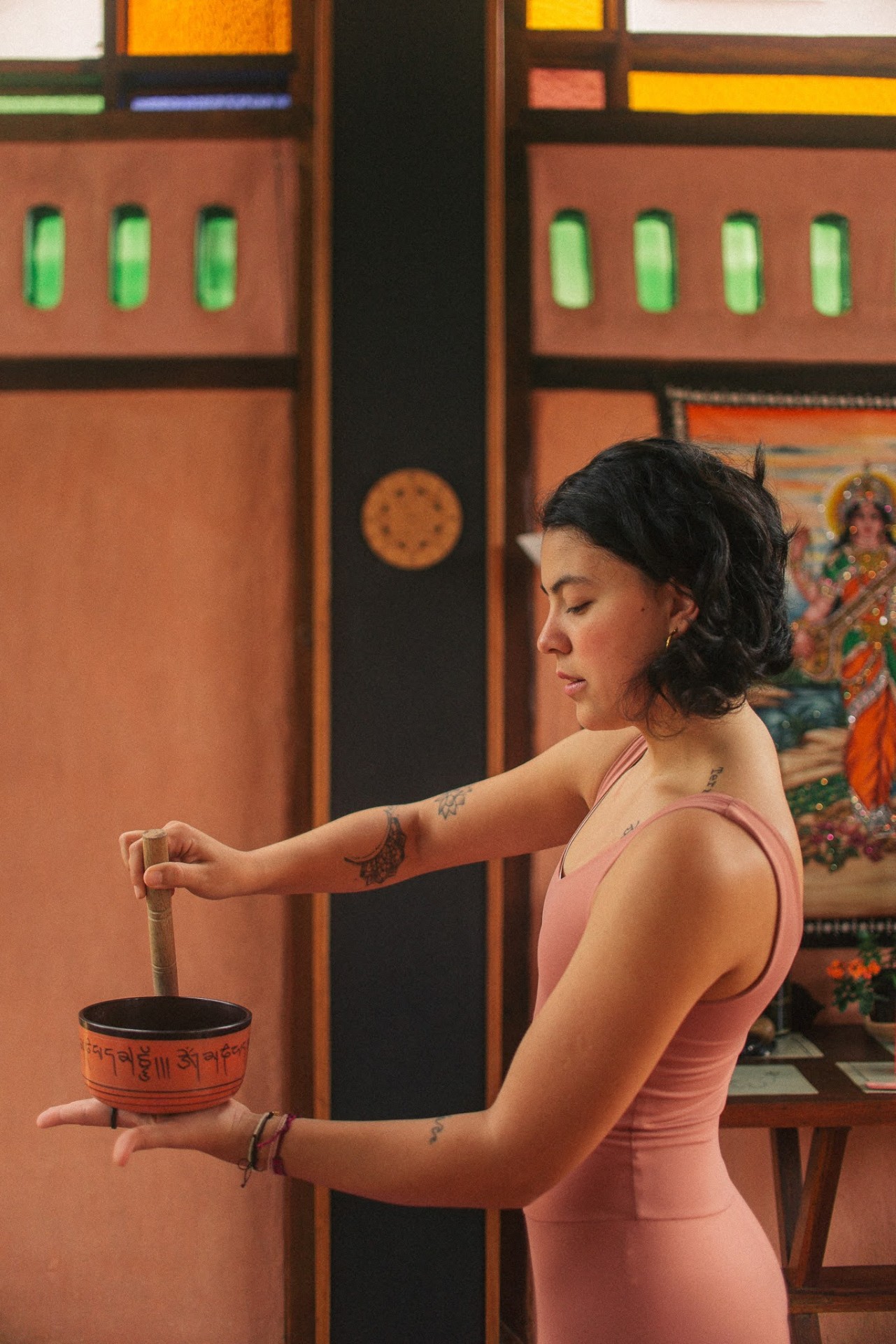 Cuenco tibetano en ritual de sonido