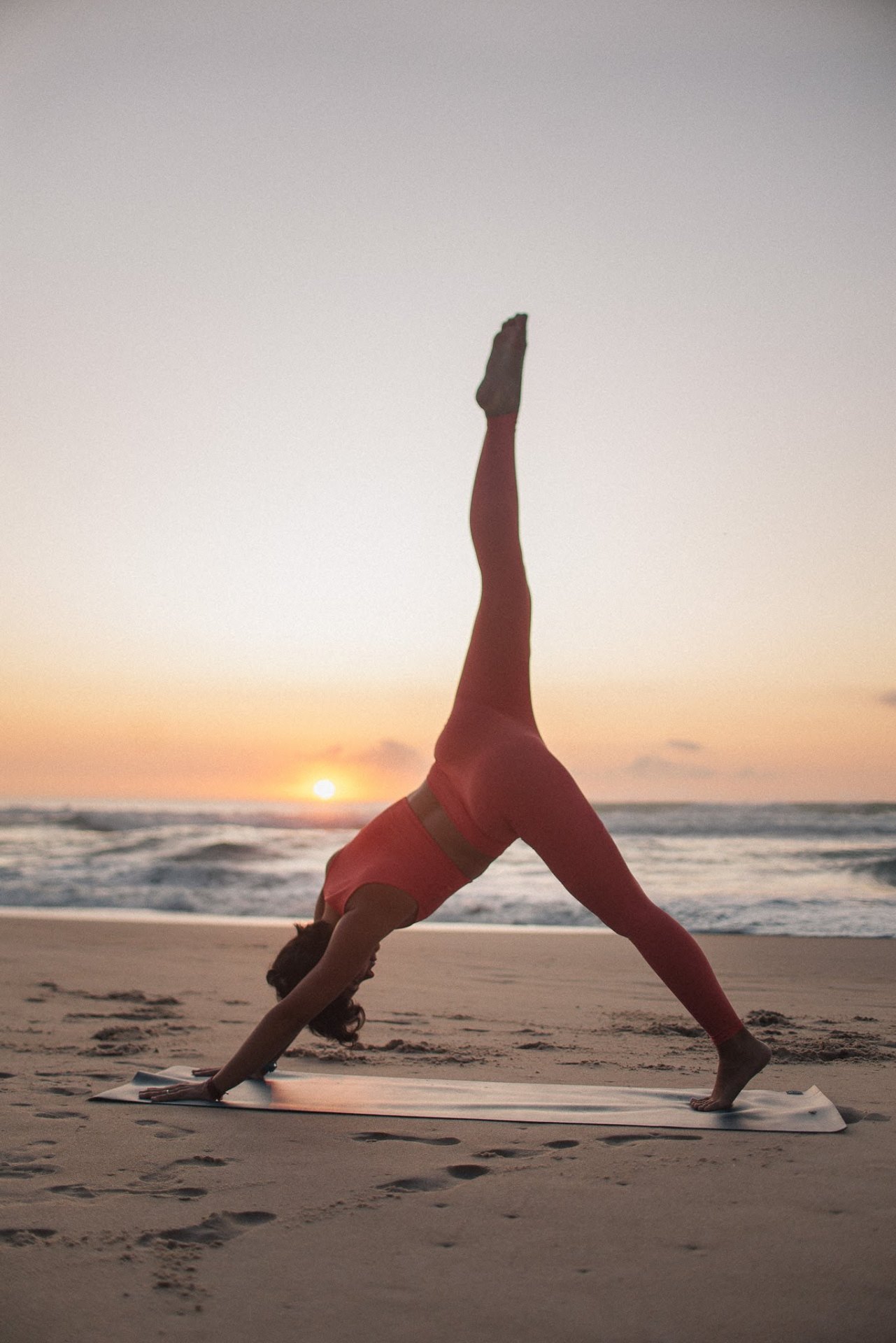 Ale Ayerbe practicando yoga al amanecer